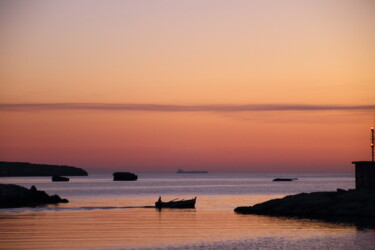 「pescatore con barca」というタイトルの写真撮影 Sebastiano Lantieriによって, オリジナルのアートワーク, 操作されていない写真