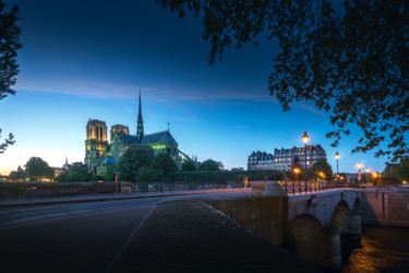Photographie intitulée "Notre Dame de Paris" par Sebastien Pouteau, Œuvre d'art originale, Photographie numérique Monté sur…