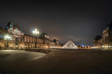 Photography titled "Le Louvre" by Sebastien Pouteau, Original Artwork, Digital Photography Mounted on Aluminium