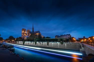 Photography titled "Notre Dame de Paris" by Sebastien Pouteau, Original Artwork, Digital Photography Mounted on Aluminium