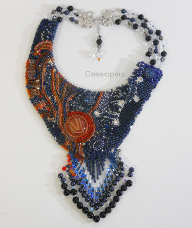 Diseño titulada "Collier bleu brodé…" por Anne Meniconi (Secrets de Naomi), Obra de arte original, Collares