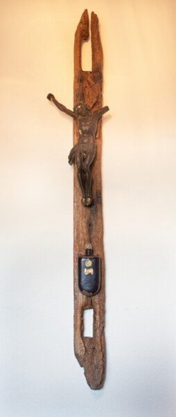Escultura titulada "Symbolic hanging de…" por Jozef Sedmak, Obra de arte original, Madera