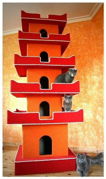 Sculptuur getiteld "Cat tower Pagode" door Michel Sehstedt, Origineel Kunstwerk