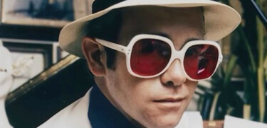 La vente aux enchères de la collection majeure d'Elton John dévoile les trésors d'une icône de la musique