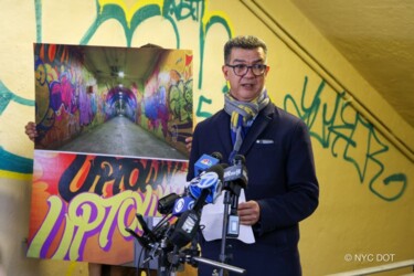 Des peinture dans un tunnel de métro dans le quartier de Washington Heights à New York met les gens en colère