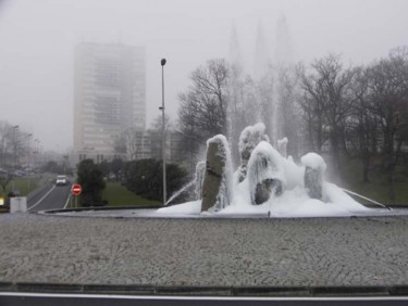 Photographie intitulée "Le jet d'eau à l'en…" par Jean-Claude Selles Brotons, Œuvre d'art originale