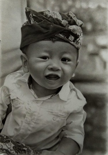 Dessin intitulée "Enfant Hindou à Bali" par Semara Widhi, Œuvre d'art originale, Graphite