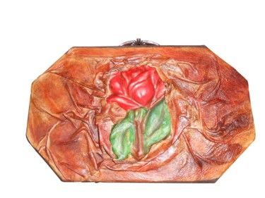 Rzeźba zatytułowany „Rose painting, leat…” autorstwa Senem Öcal, Oryginalna praca, Skóra