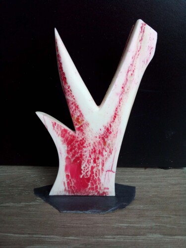 Sculpture titled "Blood flower" by Serendipity Liche, Original Artwork, Bone