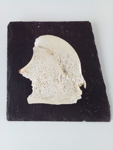 Sculpture titled "Profil" by Serendipity Liche, Original Artwork, Bone Mounted on Stone
