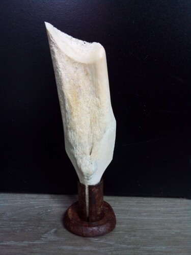 Скульптура под названием "Maternité" - Serendipity Liche, Подлинное произведение искусства, кость