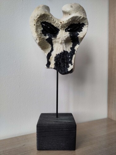 Sculpture titled "Harlequin" by Serendipity Liche, Original Artwork, Bone
