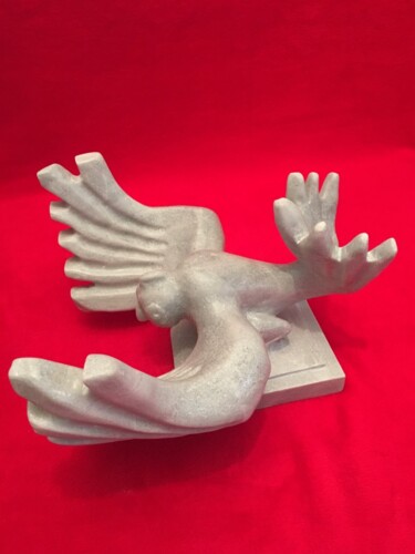 Скульптура под названием "Oiseau Gris en para…" - Serge Alix, Подлинное произведение искусства, Камень