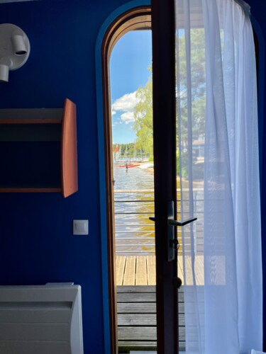 Porte ouverte sur exterieur Photographie intitulée "Porte ouverte sur e…" par Serge Berry, Œuvre d'art originale, Photographie numérique