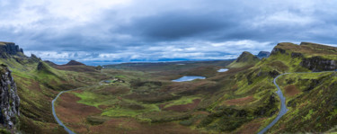 Photographie intitulée "Quiraing & Loch" par Serge Demaertelaere, Œuvre d'art originale