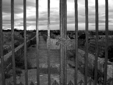 Photographie intitulée "LA VILLE INTERDITE" par Serge Naneix, Œuvre d'art originale