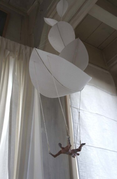 Sculpture intitulée "PARACHUTE FEUILLE" par Serge Reynaud (Art of Flying), Œuvre d'art originale, Métaux