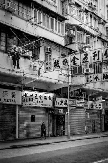 Fotografie mit dem Titel "My Street II - Sign…" von Serge Horta, Original-Kunstwerk, Analog Fotografie