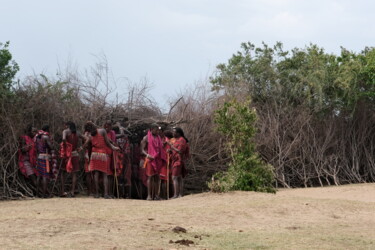 Fotografia intitolato "Maasai en attente" da Serge Leroux, Opera d'arte originale, Fotografia digitale