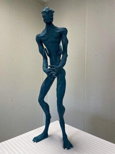Skulptur mit dem Titel "Инсектоид Муравей" von Sergey Artyukhov, Original-Kunstwerk, Papier maché