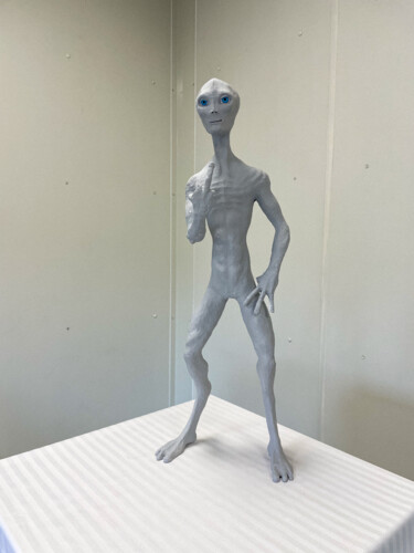 Sculpture titled "Инопланетянин Джера…" by Sergey Artyukhov, Original Artwork, Paper maché