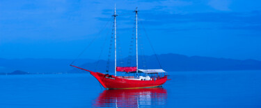 Fotografia intitulada "Barco vermelho" por Sergio Assis, Obras de arte originais, Fotografia Não Manipulada
