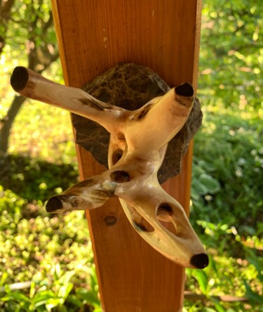 Design intitulée "fantasy hanger" par Serjio Elicolani, Œuvre d'art originale, Bois