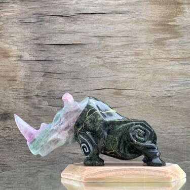 Skulptur mit dem Titel "Precious rhino" von Serjio Elicolani, Original-Kunstwerk, Stein