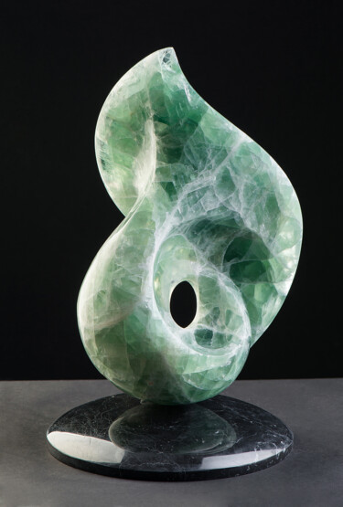 Sculpture intitulée "Fluorite leaf" par Serjio Elicolani, Œuvre d'art originale, Pierre
