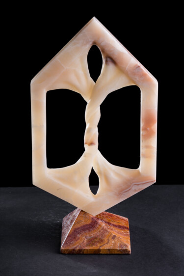Skulptur mit dem Titel "Onyx twisted crystal" von Serjio Elicolani, Original-Kunstwerk, Stein