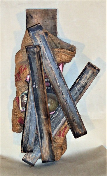 Sculpture titled "CACHEZ CE SEIN" by Servin, Original Artwork, Other