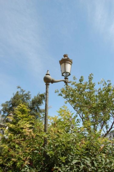 Photographie intitulée "lampadaire à redon" par Sève, Œuvre d'art originale