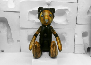 Sculpture titled "HandBear : HB-BF052" by Seven E, Original Artwork, Plastic