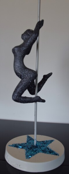 Sculpture titled "Julietta" by Shagmac, Original Artwork, Resin