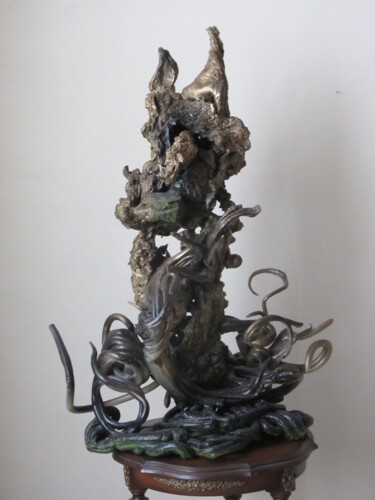 Skulptur mit dem Titel "Vampire bat" von Shahriar Aghakhani, Original-Kunstwerk, Kunststoff