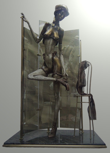 Скульптура под названием "Model" - Shanaro, Подлинное произведение искусства, Литьё