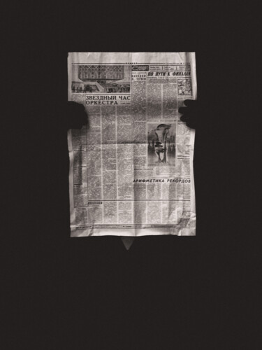 Photographie intitulée "Old newspaper" par Maria Sarkan, Œuvre d'art originale, Photographie numérique