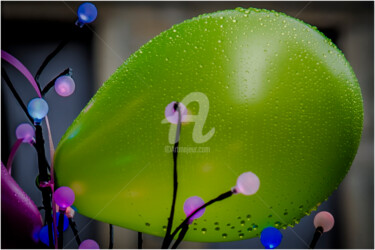 Photographie intitulée "#149 - Un ballon so…" par Sharlie Evans, Œuvre d'art originale, Photographie numérique