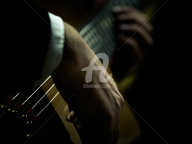 摄影 标题为“Guitar-9” 由Sharlie Evans, 原创艺术品, 数码摄影