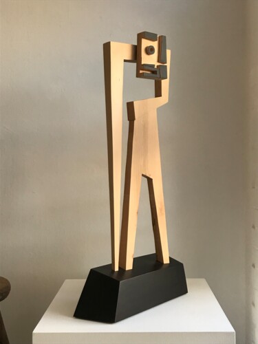 Skulptur mit dem Titel "Odd Fellow" von Sheraya_berlin, Original-Kunstwerk, Holz