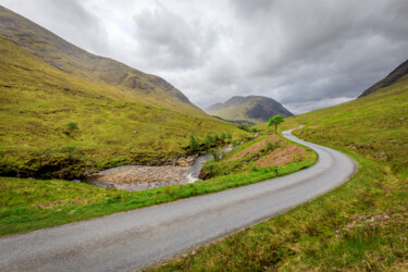 Photography titled "Winding Road" by Shimon Rottenberg, Original Artwork, Digital Photography