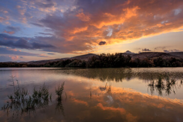 Photographie intitulée "Sunset over Lake Ye…" par Shimon Rottenberg, Œuvre d'art originale, Photographie numérique
