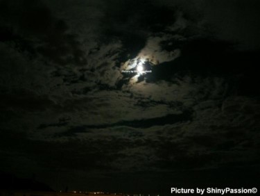Photography titled "FULL MOON" by Shinypassion, Original Artwork