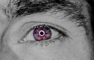 Fotografie getiteld "Purple eye  (Macro)" door Shiro Lilium Art, Origineel Kunstwerk, Digitale fotografie