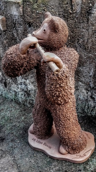 Escultura intitulada "La Ursa Pifeira" por Shivo, Obras de arte originais, Outro