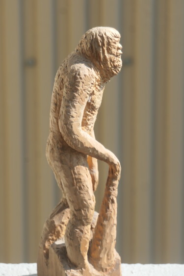Rzeźba zatytułowany „Ape-Man” autorstwa Sieglinde (Siggy) Margarete Schitter, Oryginalna praca, Drewno