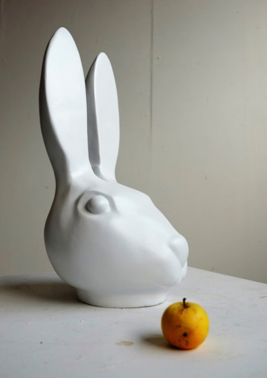 Skulptur mit dem Titel "White Rabbit" von Silvano Possenti, Original-Kunstwerk, Gips