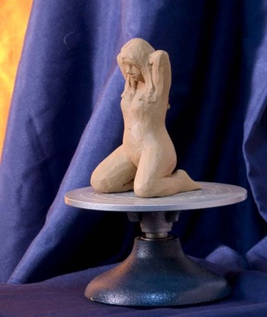 Sculpture titled "piccola venere ingi…" by Silvia Benfenati, Original Artwork, Terra cotta
