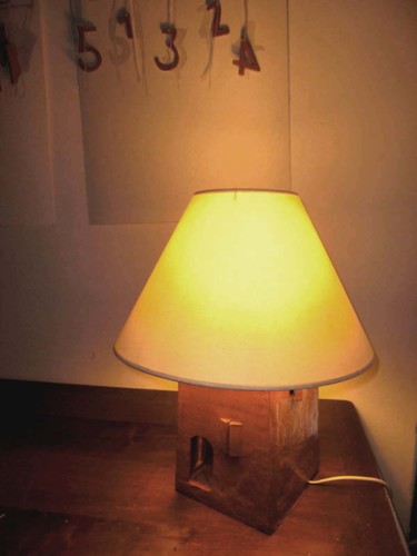 Escultura titulada "luce di casa" por Silvia Benfenati, Obra de arte original, Cerámica