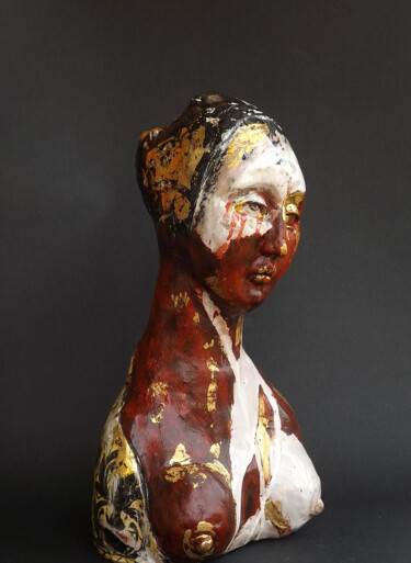 Sculpture titled "Woman in red" by Simona Barreca, Original Artwork, Ceramics
